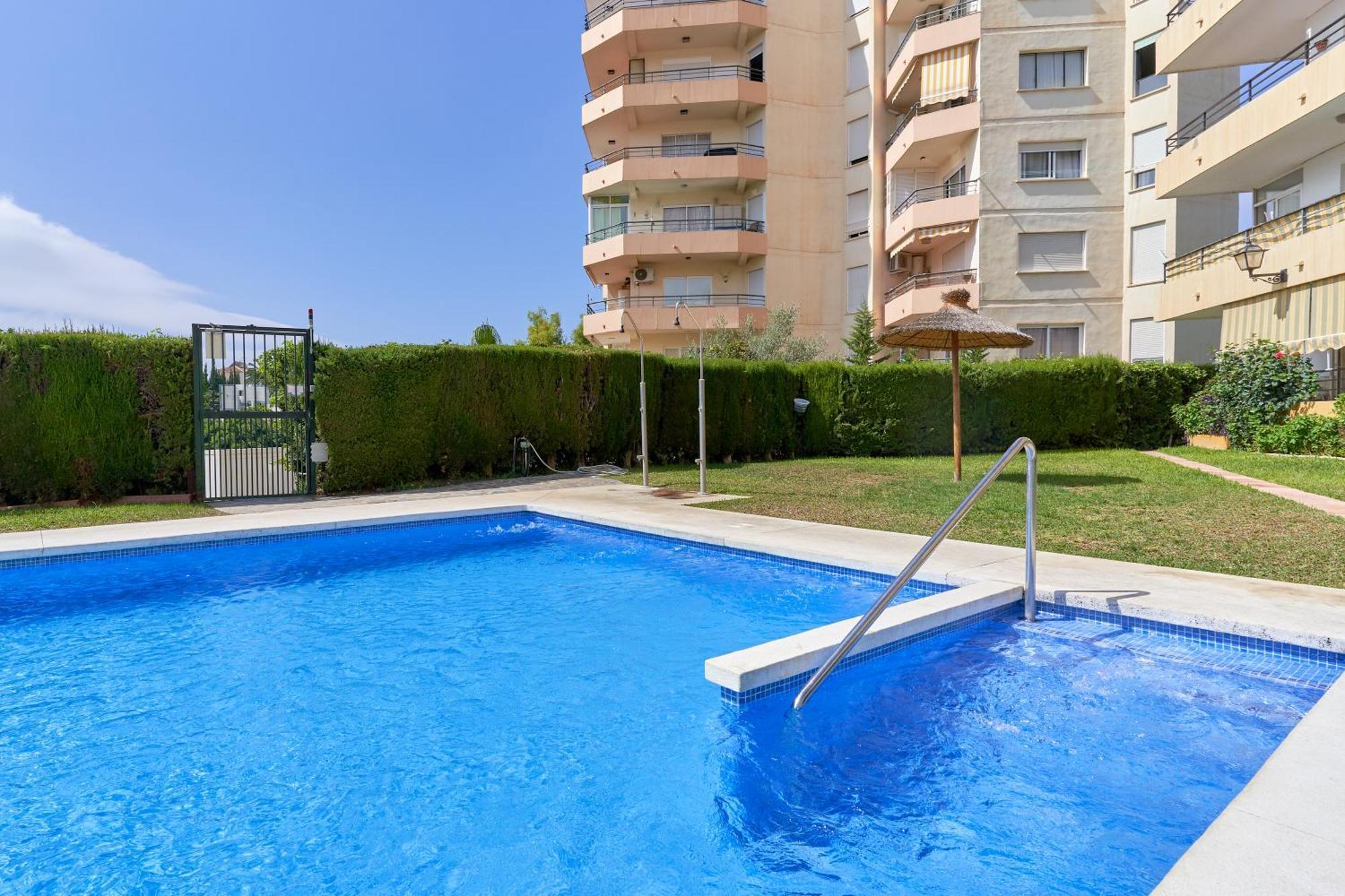 Hawaii 1St Floor Burriana, Nerja Apartment ภายนอก รูปภาพ