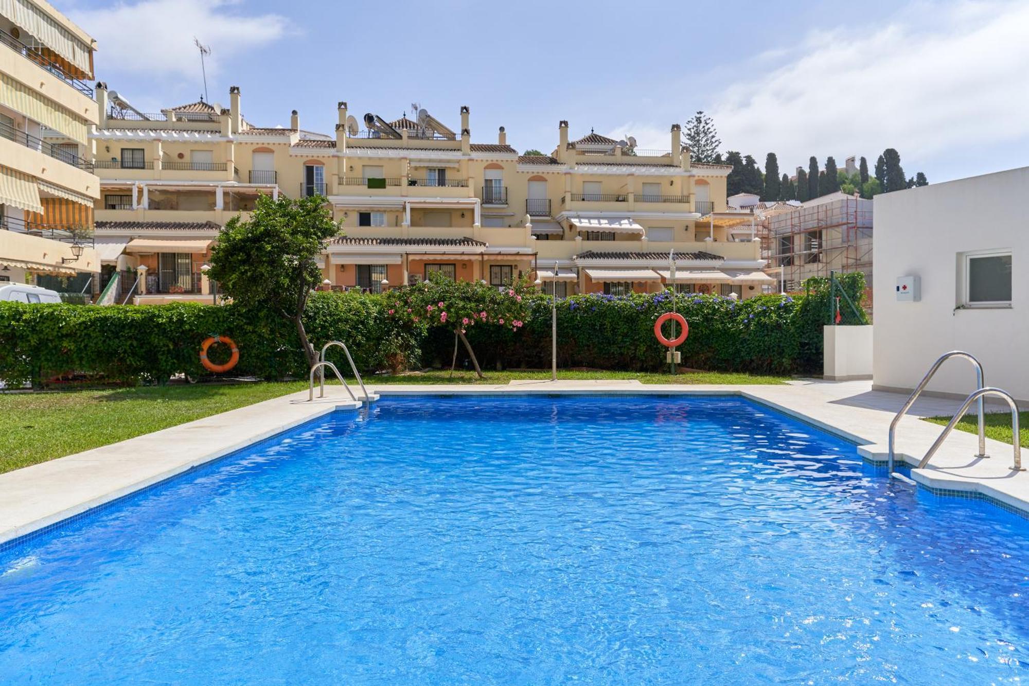 Hawaii 1St Floor Burriana, Nerja Apartment ภายนอก รูปภาพ