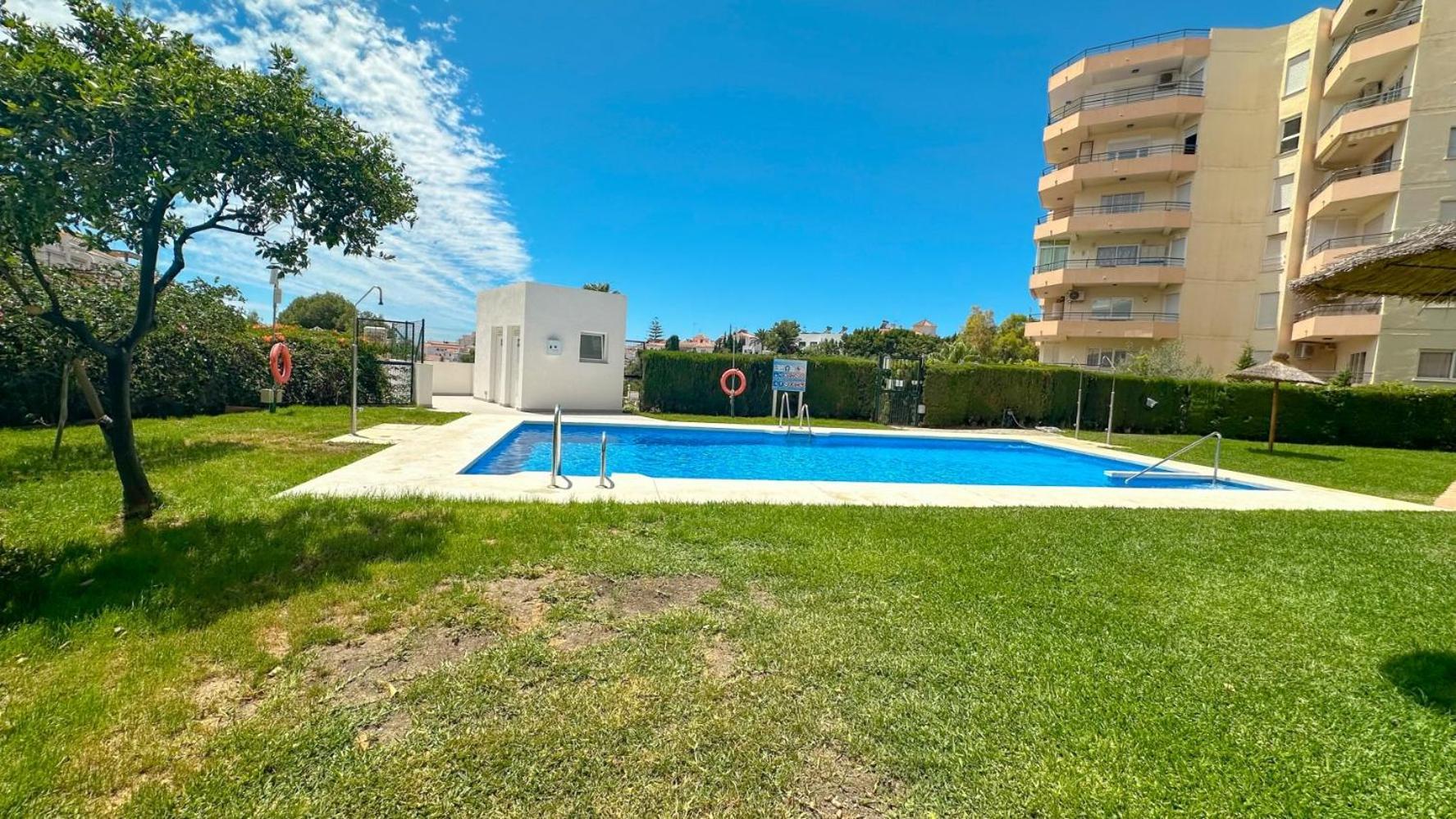 Hawaii 1St Floor Burriana, Nerja Apartment ภายนอก รูปภาพ