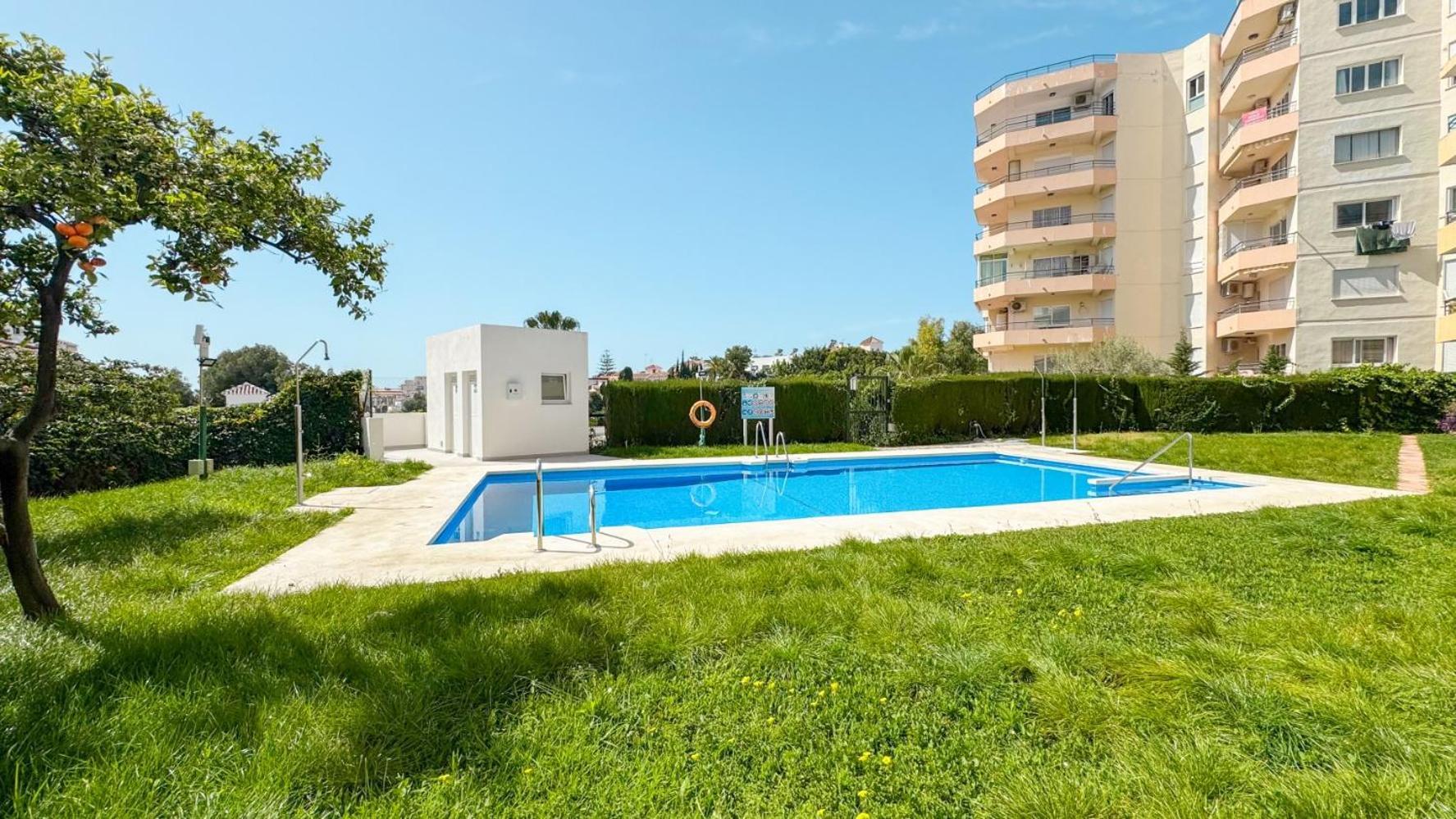 Hawaii 1St Floor Burriana, Nerja Apartment ภายนอก รูปภาพ
