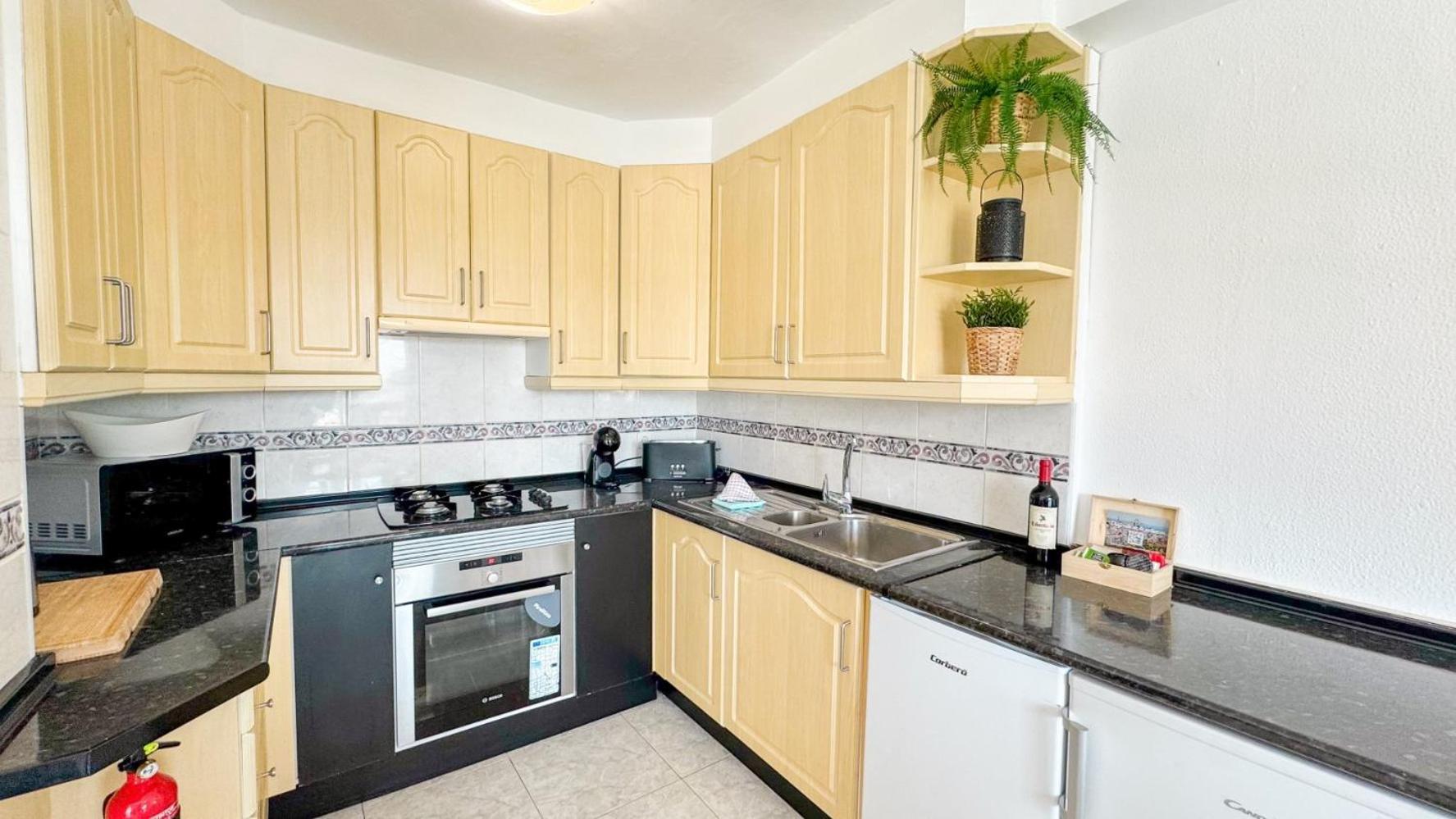 Hawaii 1St Floor Burriana, Nerja Apartment ภายนอก รูปภาพ
