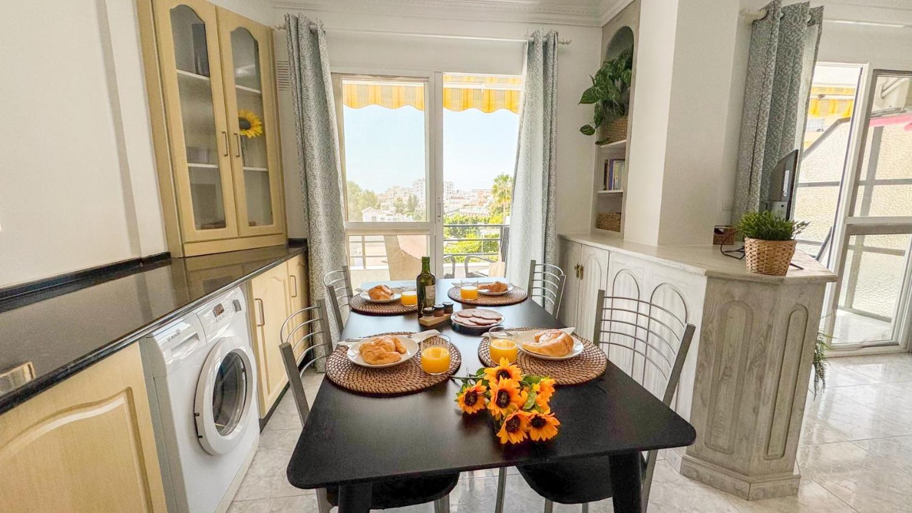 Hawaii 1St Floor Burriana, Nerja Apartment ภายนอก รูปภาพ