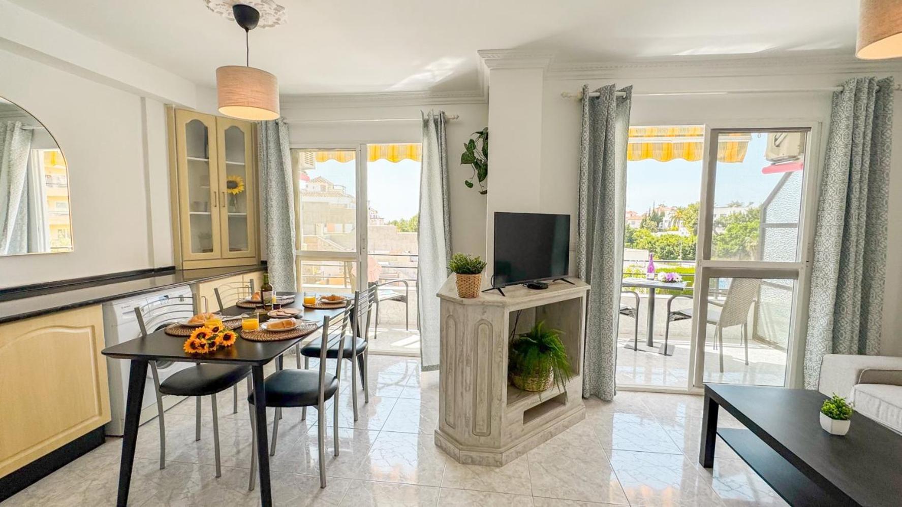 Hawaii 1St Floor Burriana, Nerja Apartment ภายนอก รูปภาพ