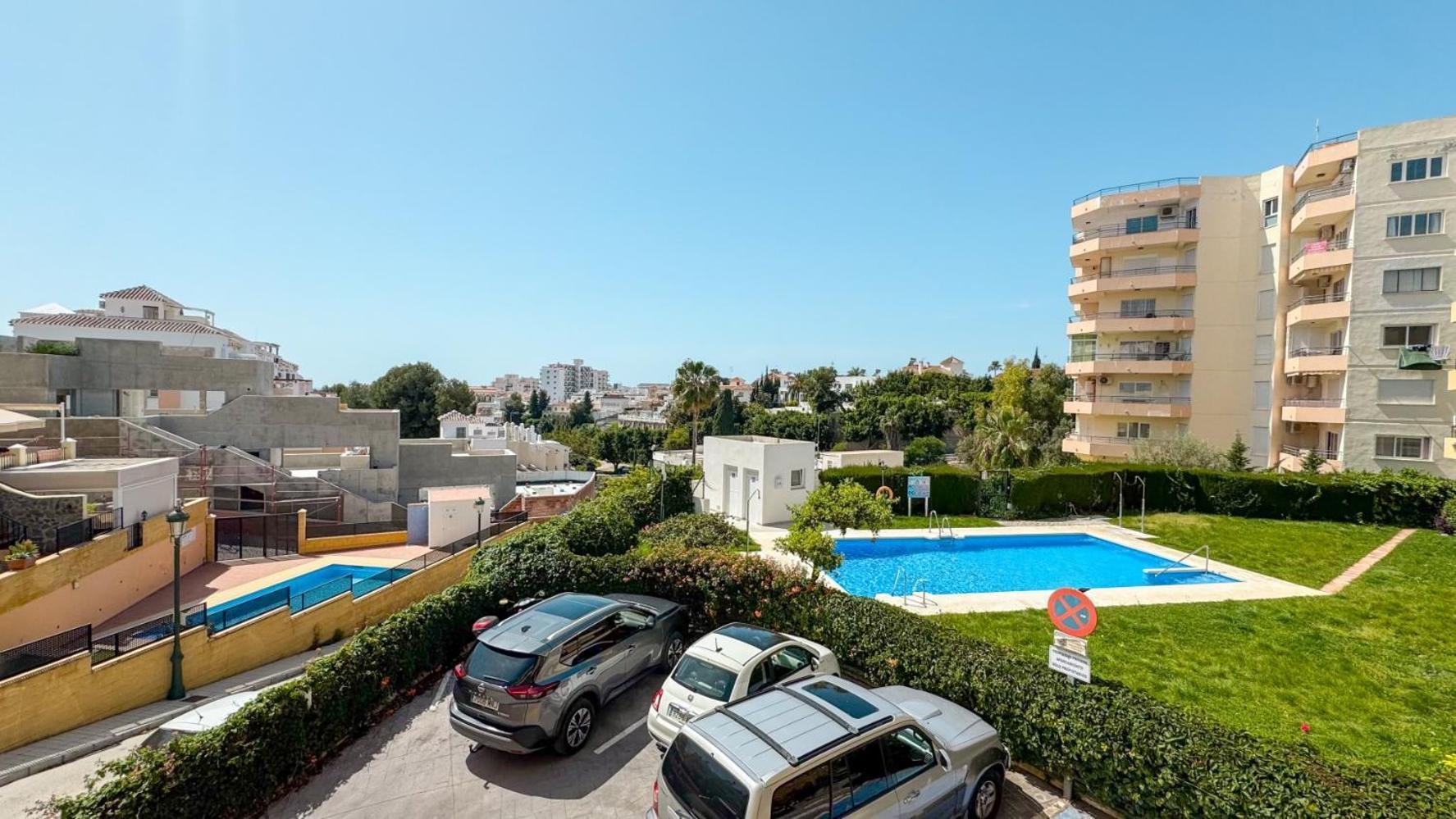 Hawaii 1St Floor Burriana, Nerja Apartment ภายนอก รูปภาพ