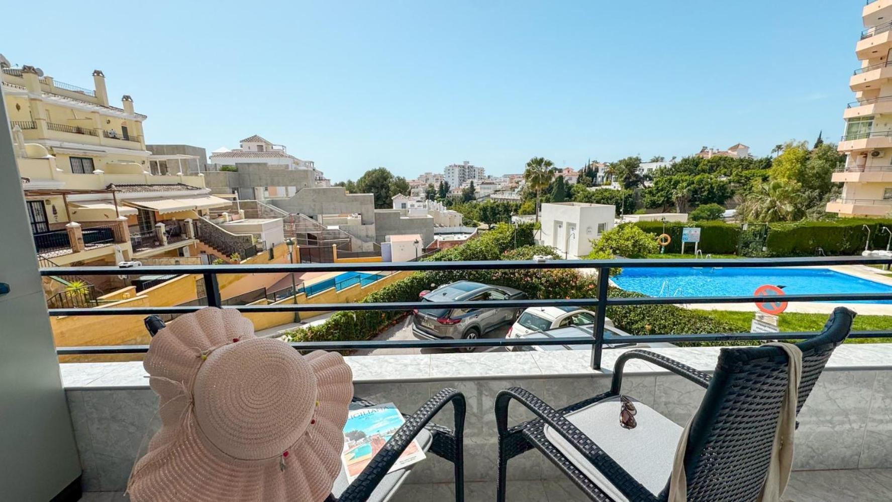 Hawaii 1St Floor Burriana, Nerja Apartment ภายนอก รูปภาพ