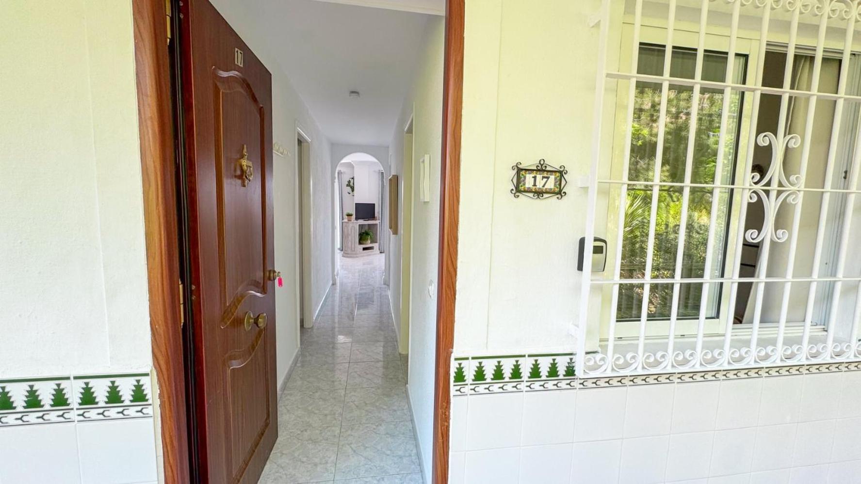 Hawaii 1St Floor Burriana, Nerja Apartment ภายนอก รูปภาพ