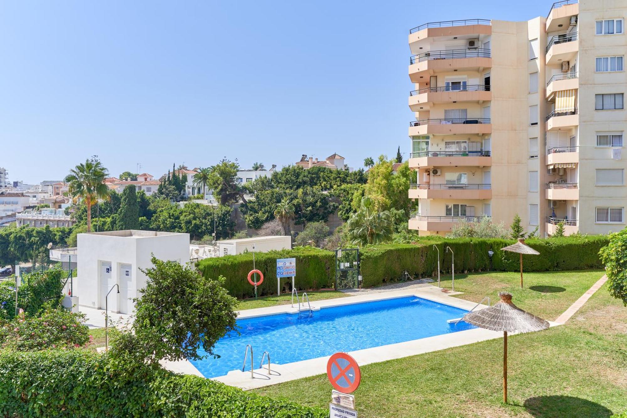 Hawaii 1St Floor Burriana, Nerja Apartment ภายนอก รูปภาพ